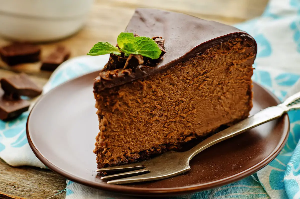 chocolate cheesecake with chocolate glaze